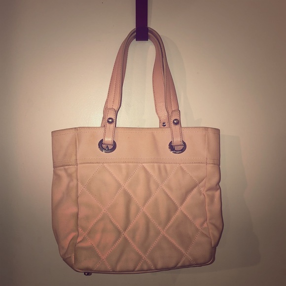 CHANEL light pink medium/large bag - Picture 1 of 3